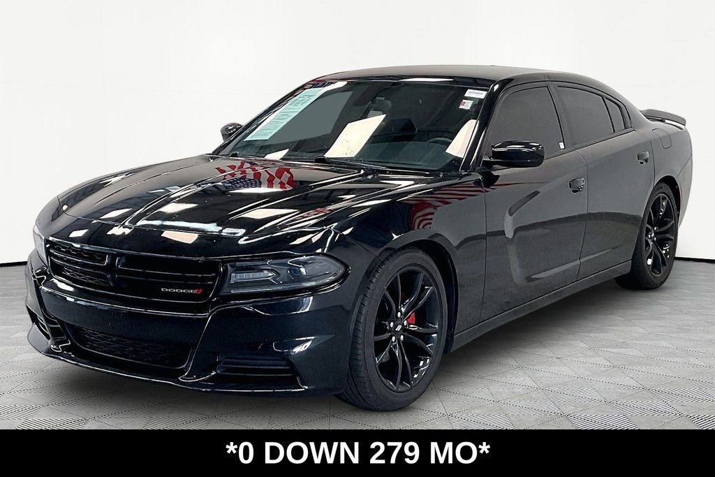 Used 2018 Dodge Charger SXT w/ Blacktop Package RWD image 1