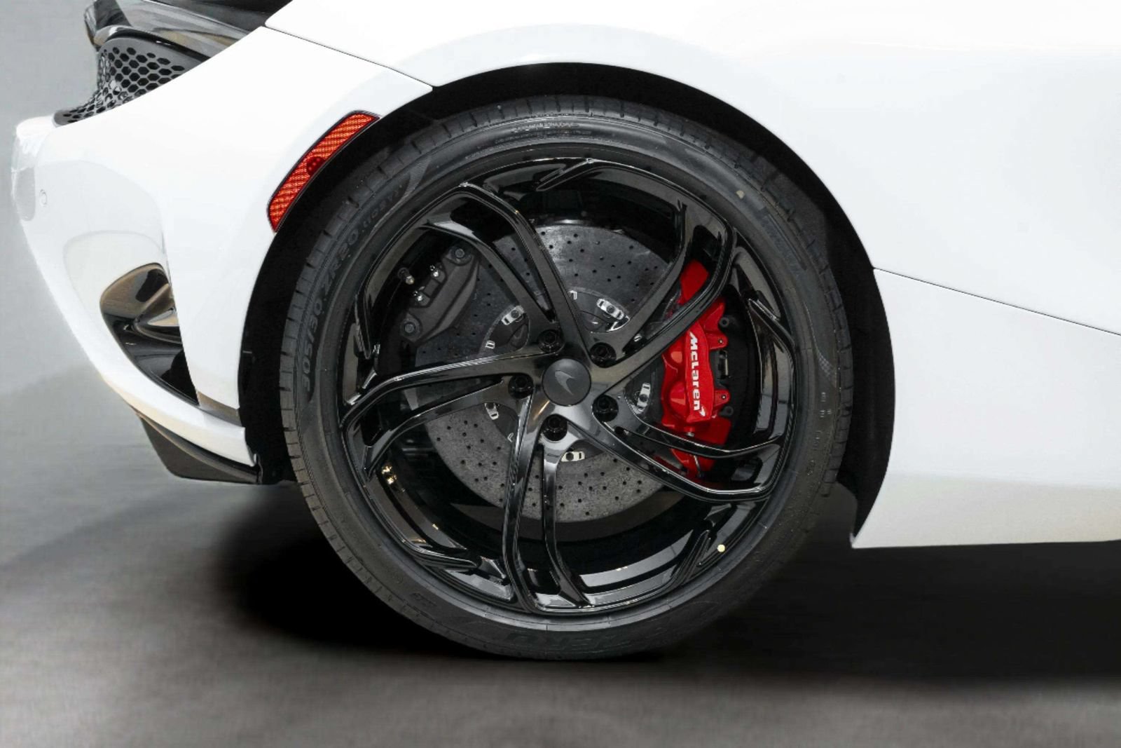 New 2027 McLaren 750S RWD image 41