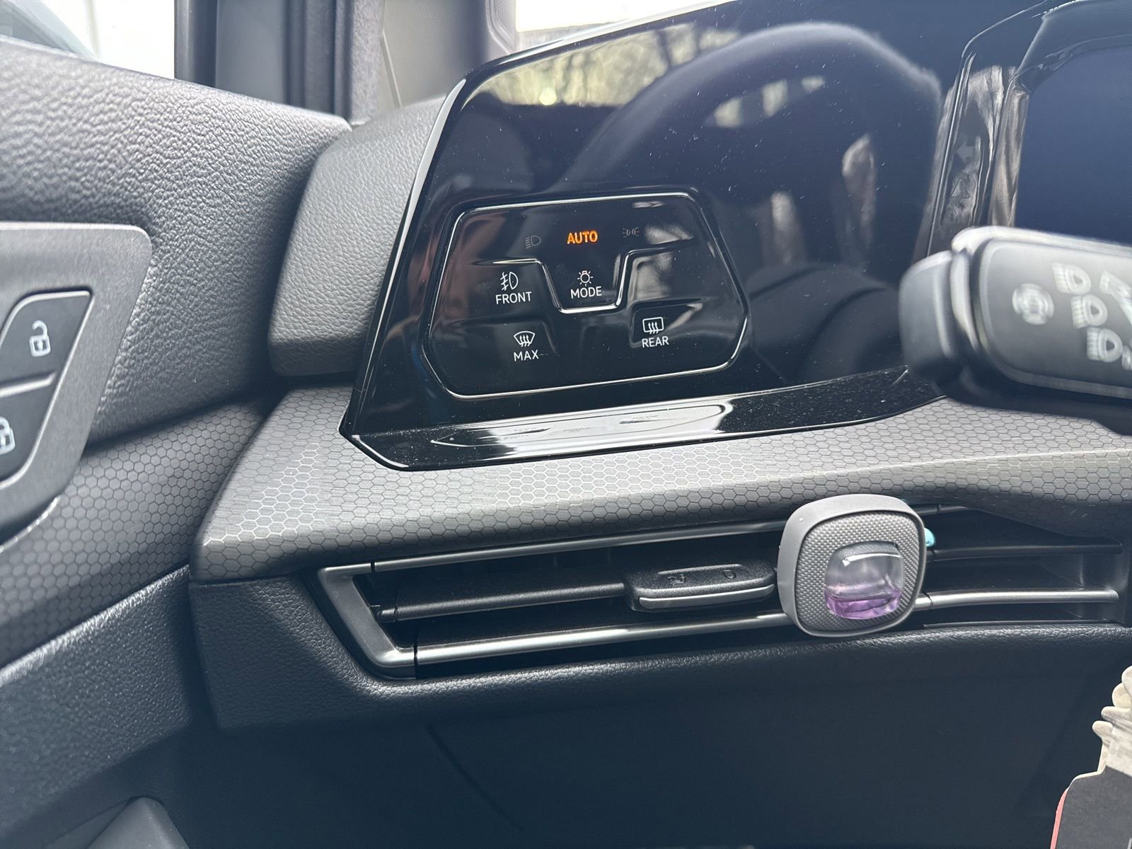 Used 2022 Volkswagen GTI SE image 24