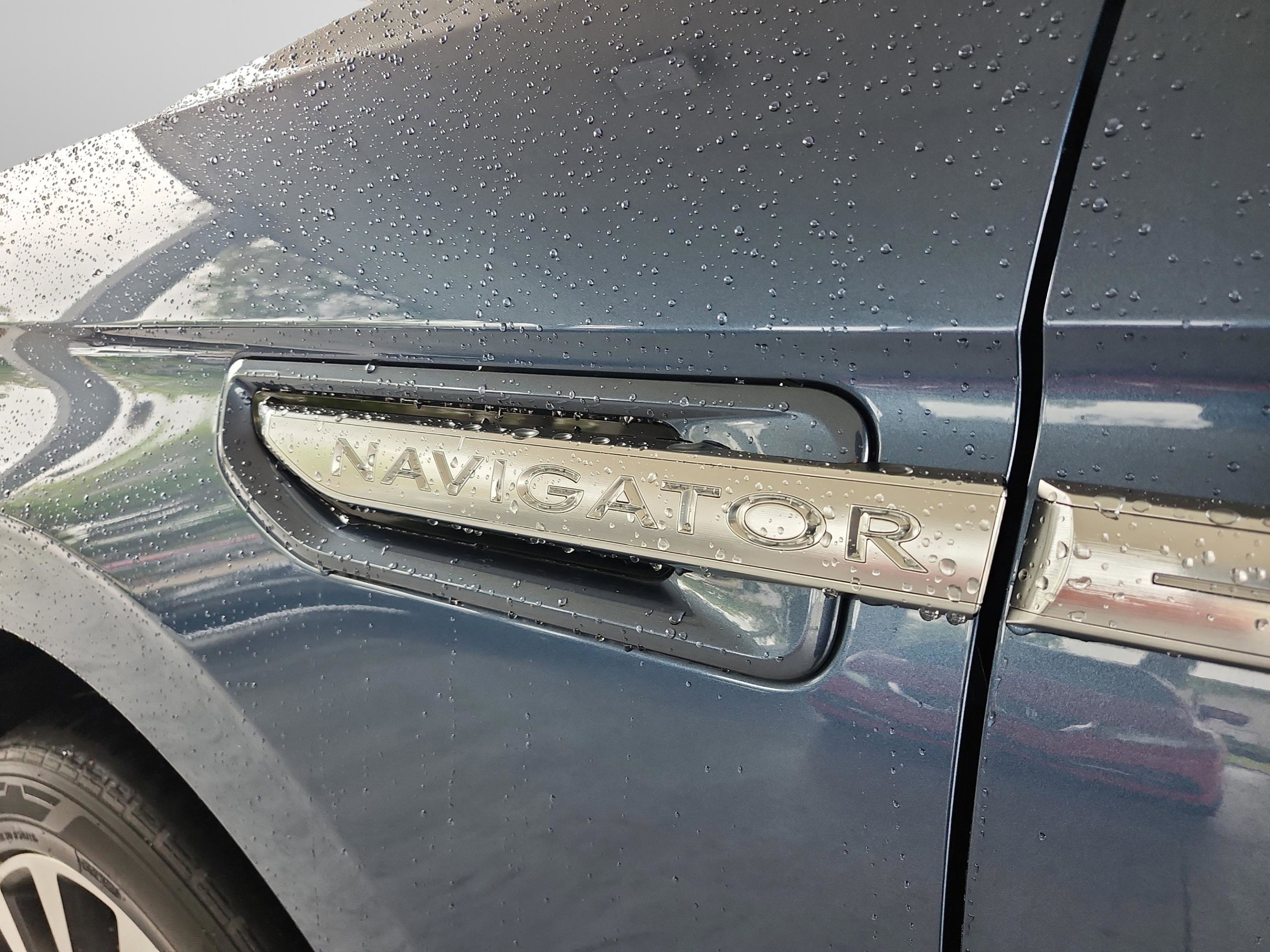 Used 2018 Lincoln Navigator Select w/ Technology Package image 26