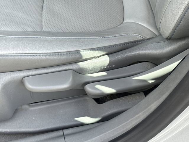 Used 2017 Chevrolet Volt LT w/ Comfort Package image 26
