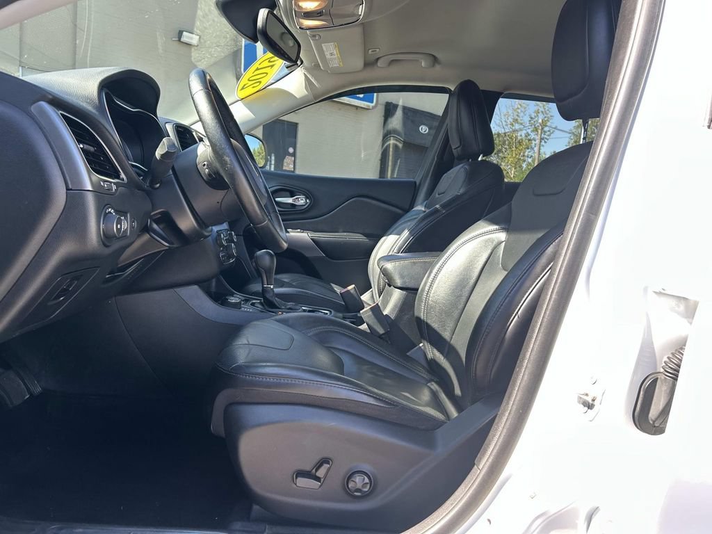 Used 2019 Jeep Cherokee Limited AWD/4WD image 16