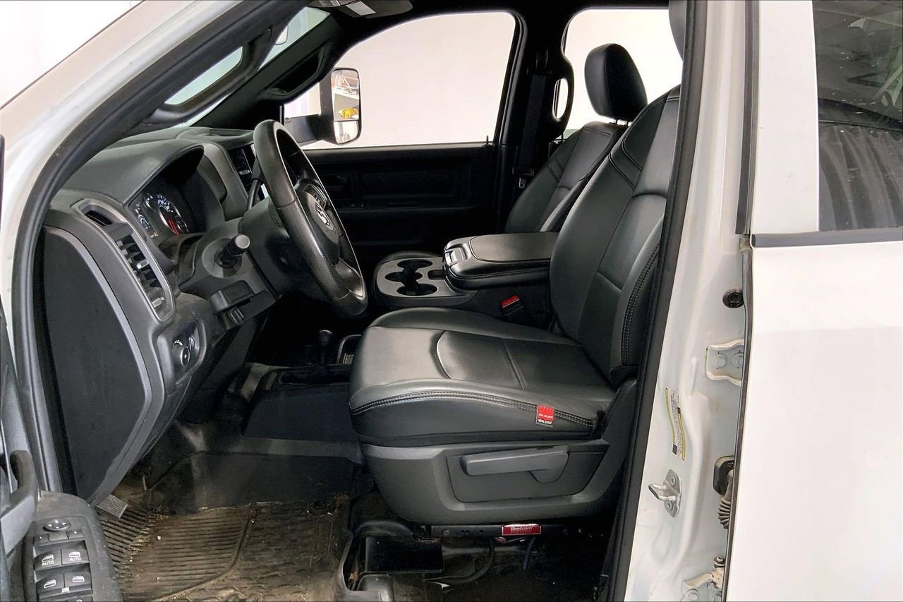 Used 2022 RAM 5500 Tradesman w/ Chrome Appearance Group image 15