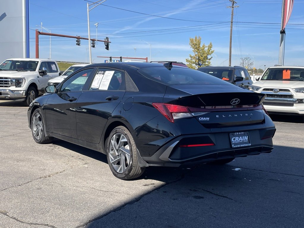Used 2025 Hyundai Elantra Sport image 5