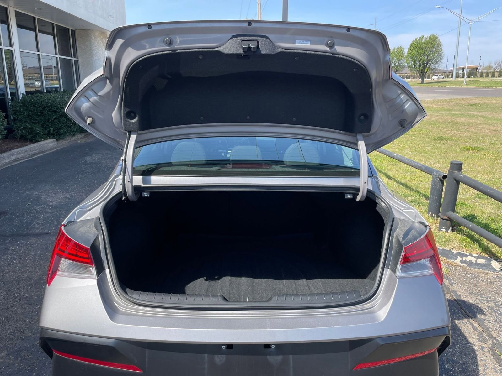 Used 2025 Hyundai Elantra SEL image 32