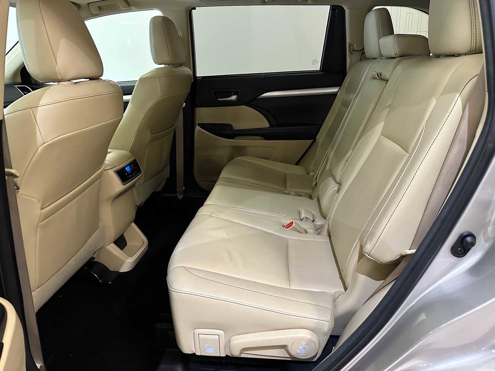 Used 2015 Toyota Highlander XLE AWD/4WD image 26