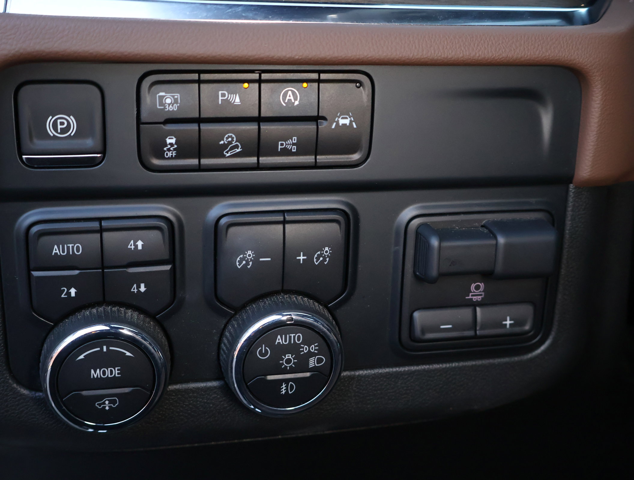 Certified 2025 Chevrolet Suburban High Country image 15