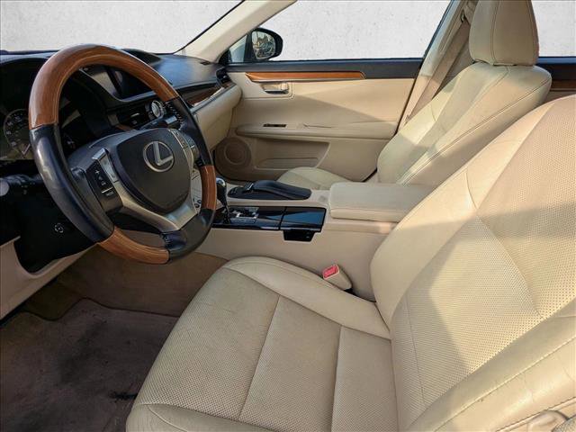 Used 2013 Lexus ES 300h image 17