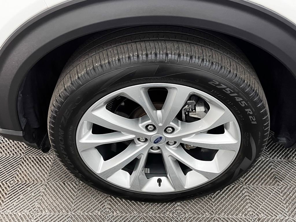 Used 2023 Ford Explorer Platinum w/ Technology Package image 16