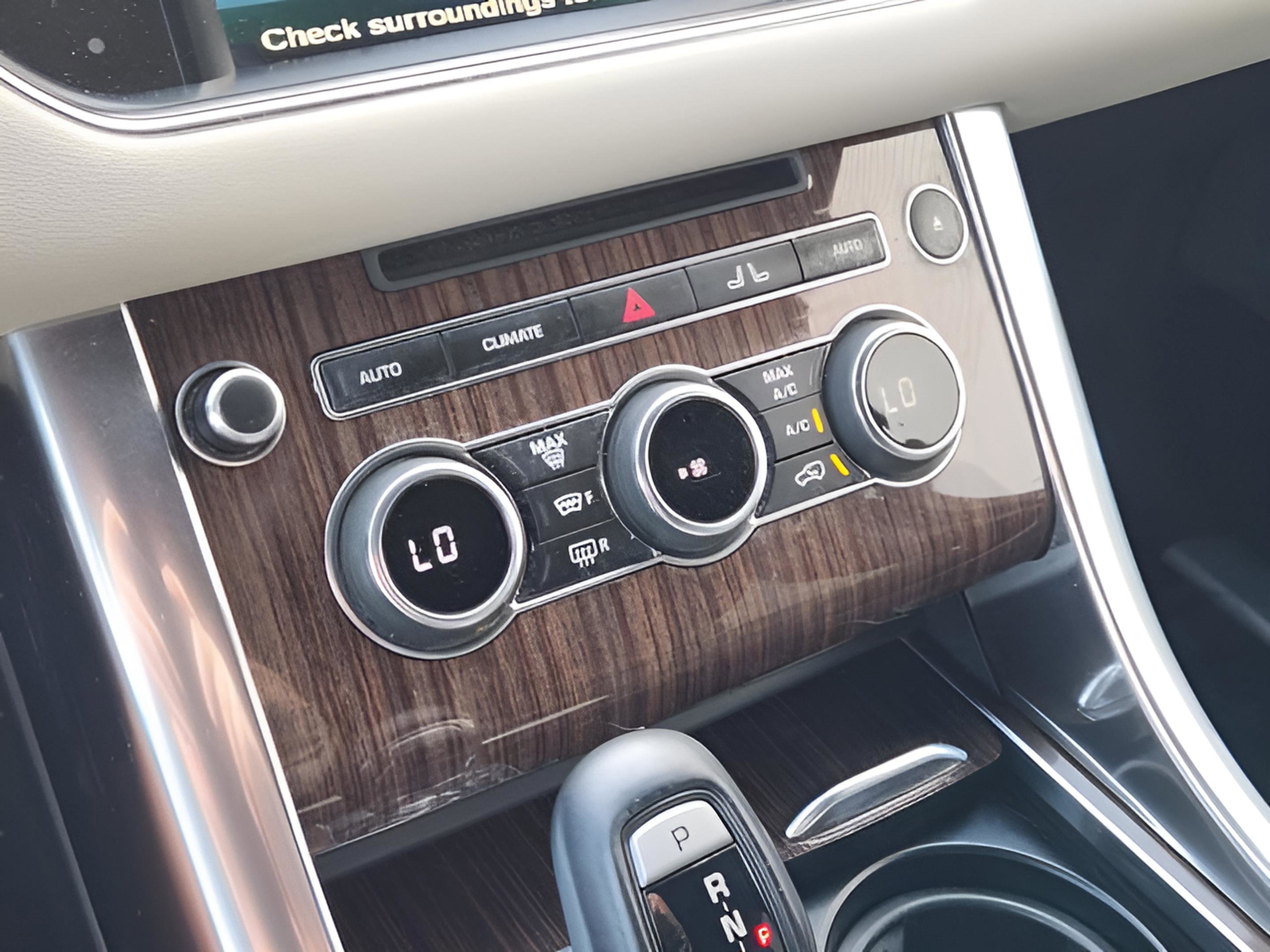 Used 2015 Land Rover Range Rover Sport HSE image 13