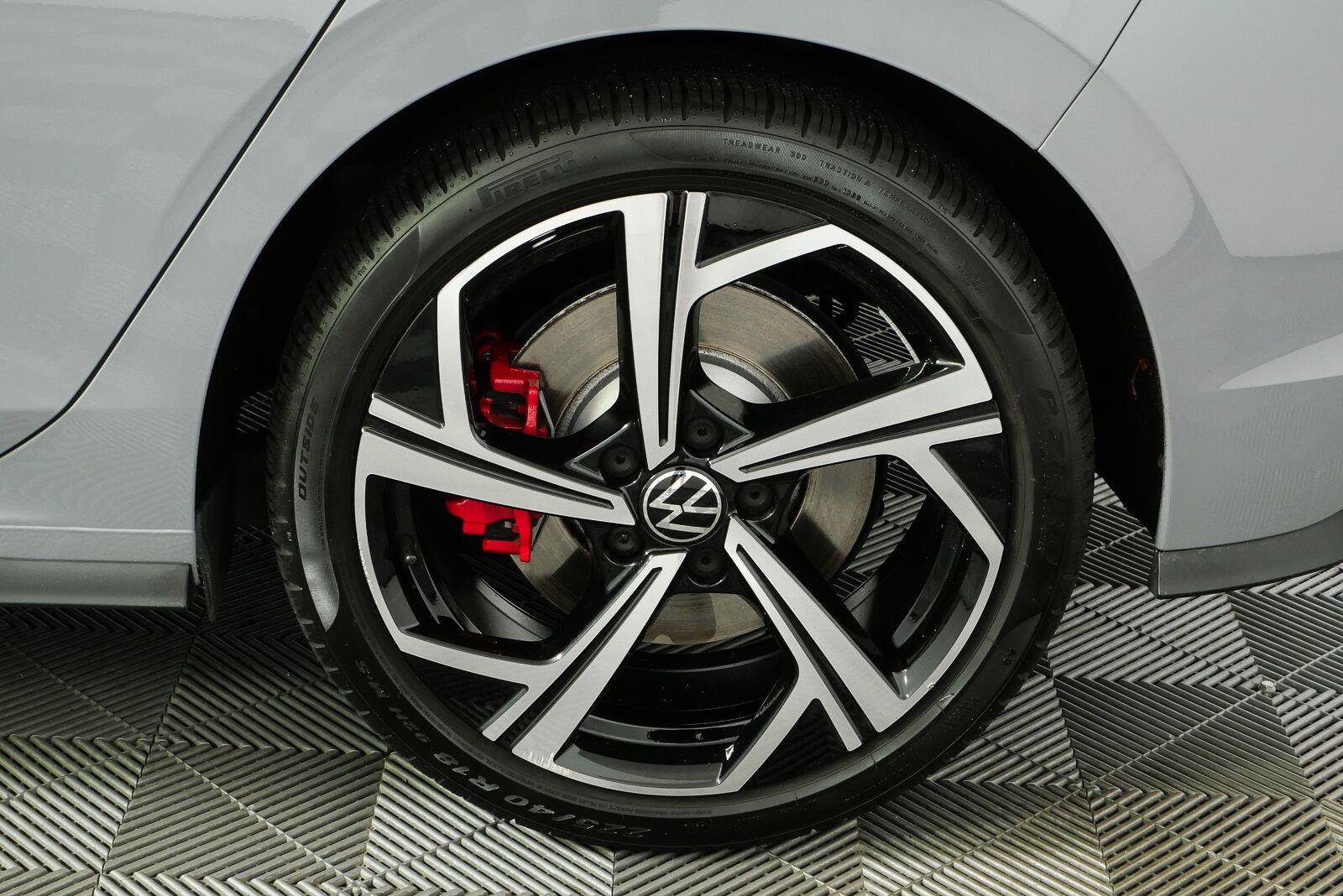 Used 2025 Volkswagen GTI SE FWD image 37