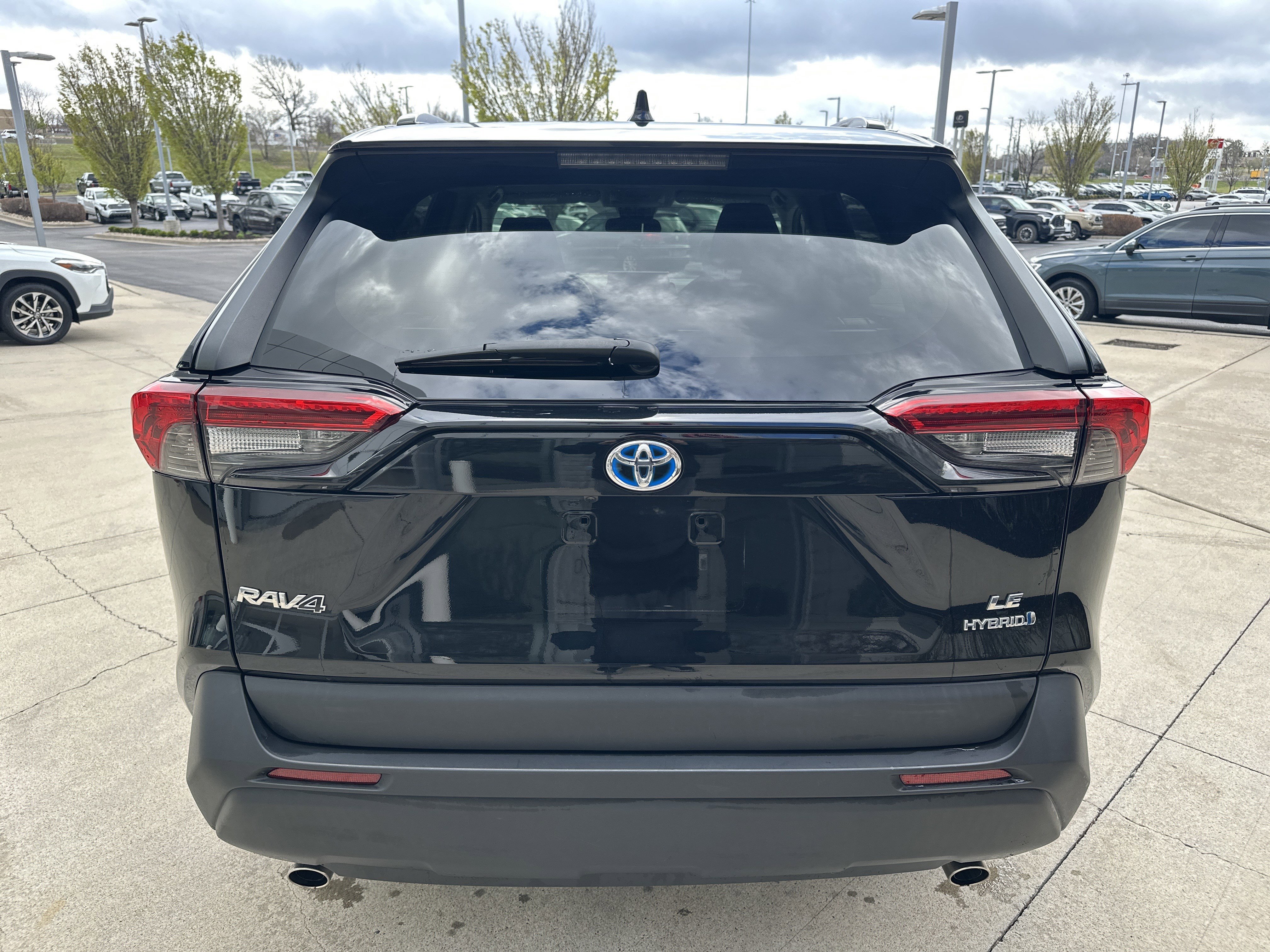 Used 2021 Toyota RAV4 LE AWD/4WD image 8