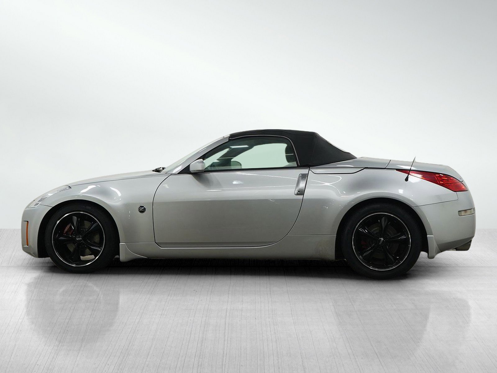 Used 2006 Nissan 350Z Touring RWD image 2
