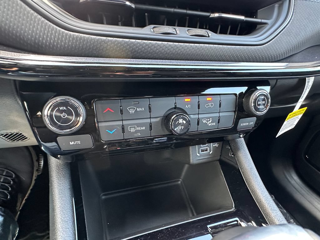 New 2026 Jeep Compass Latitude AWD/4WD image 25