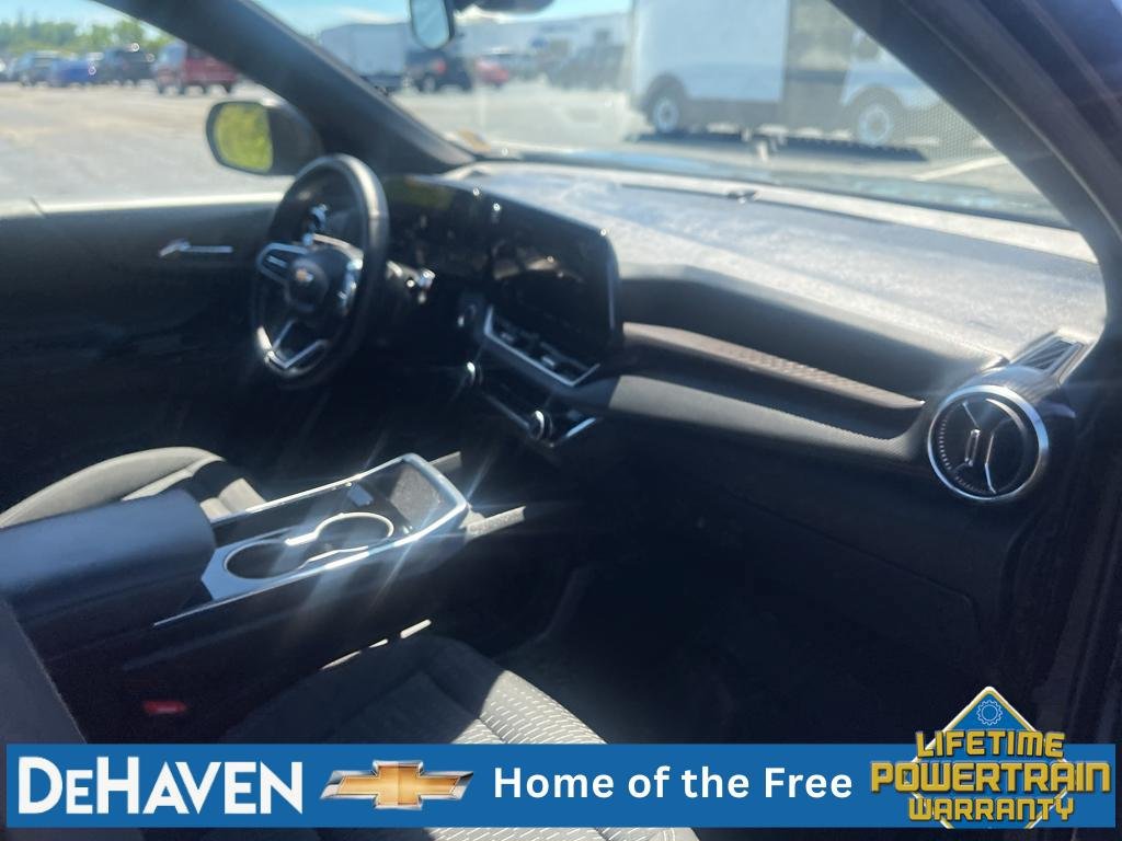 Used 2025 Chevrolet Equinox LT AWD/4WD image 26