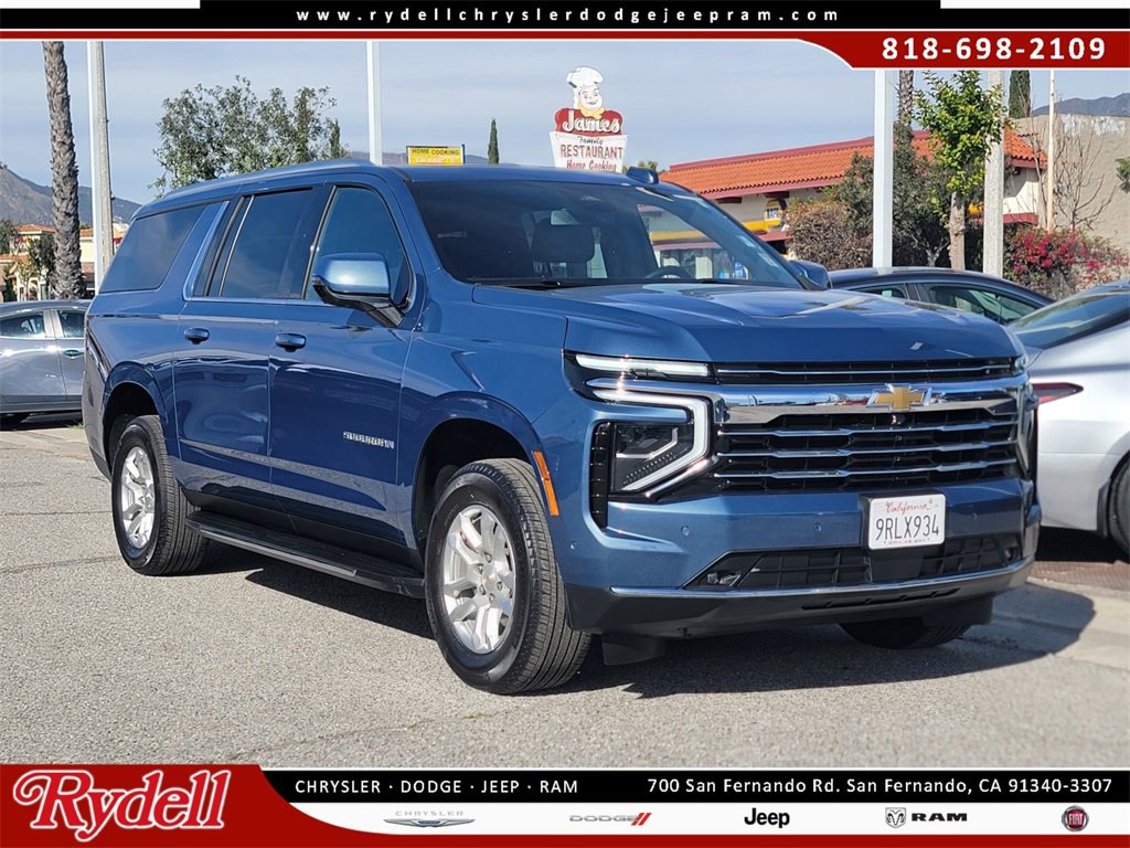 Used 2025 Chevrolet Suburban LT w/ Comfort Package image 1