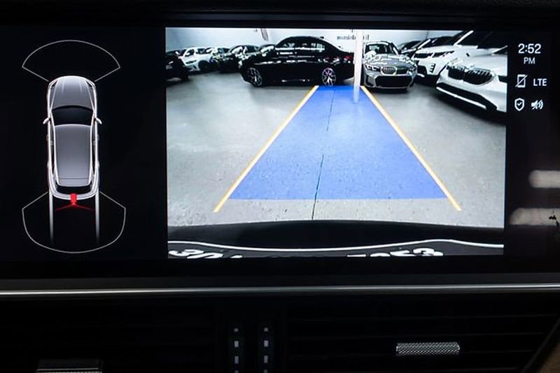 Used 2023 Porsche Cayenne Platinum Edition image 24