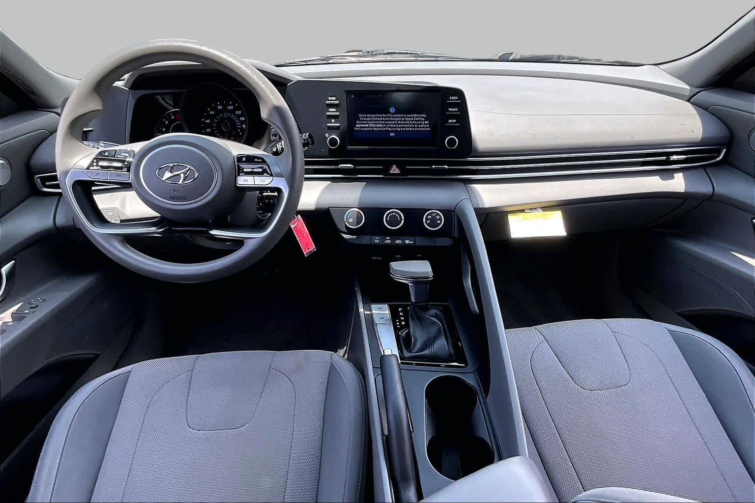 Used 2021 Hyundai Elantra SE FWD image 13