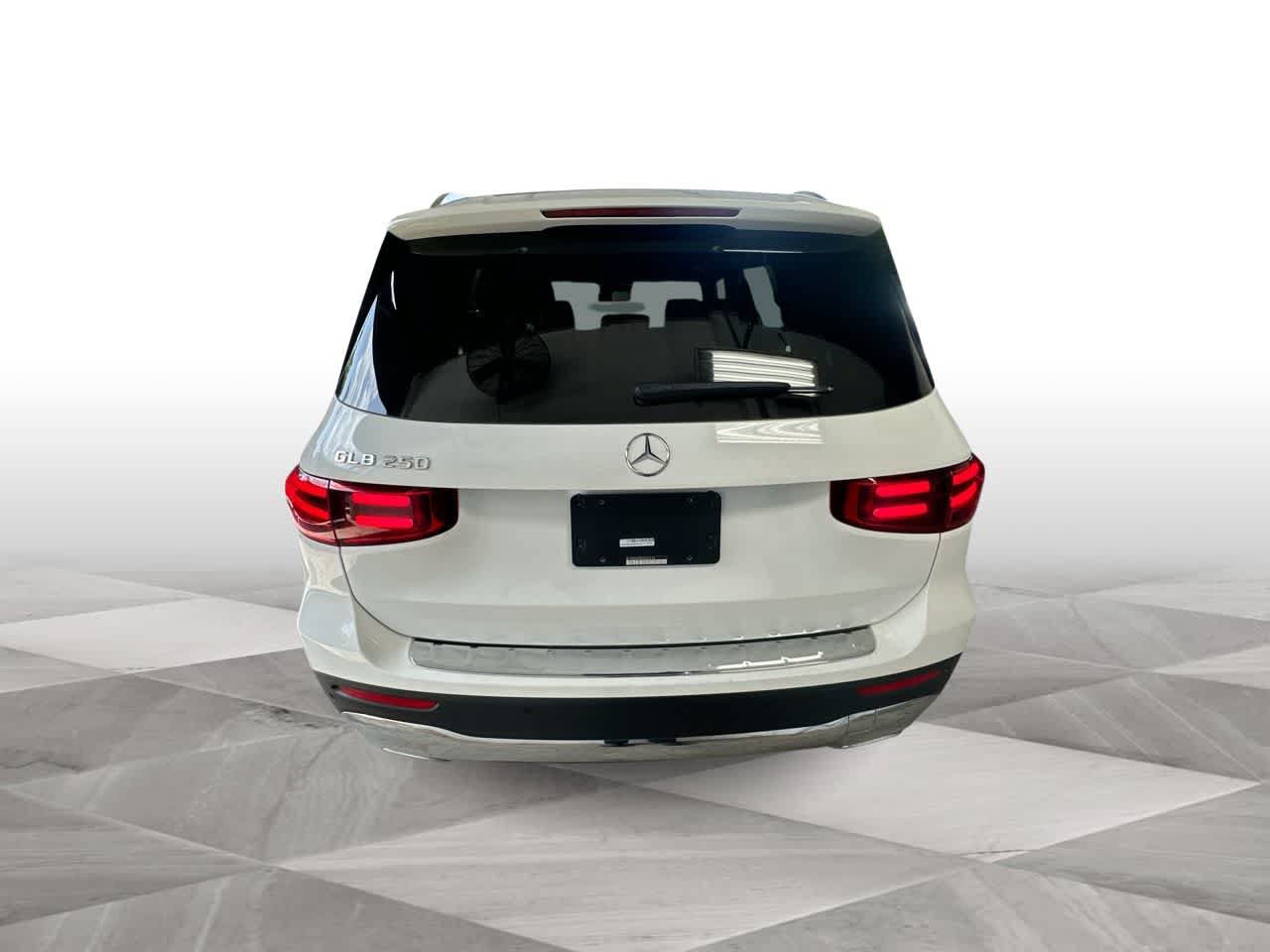 Used 2025 Mercedes-Benz GLB 250 image 7
