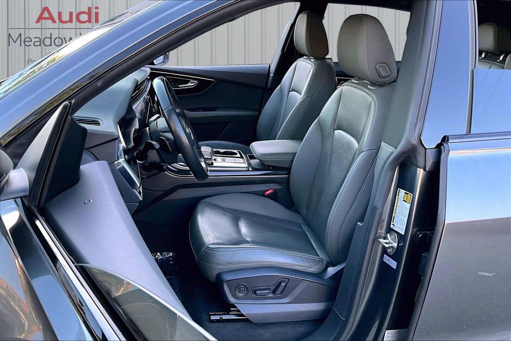 Used 2020 Audi Q8 Premium Plus AWD/4WD image 21