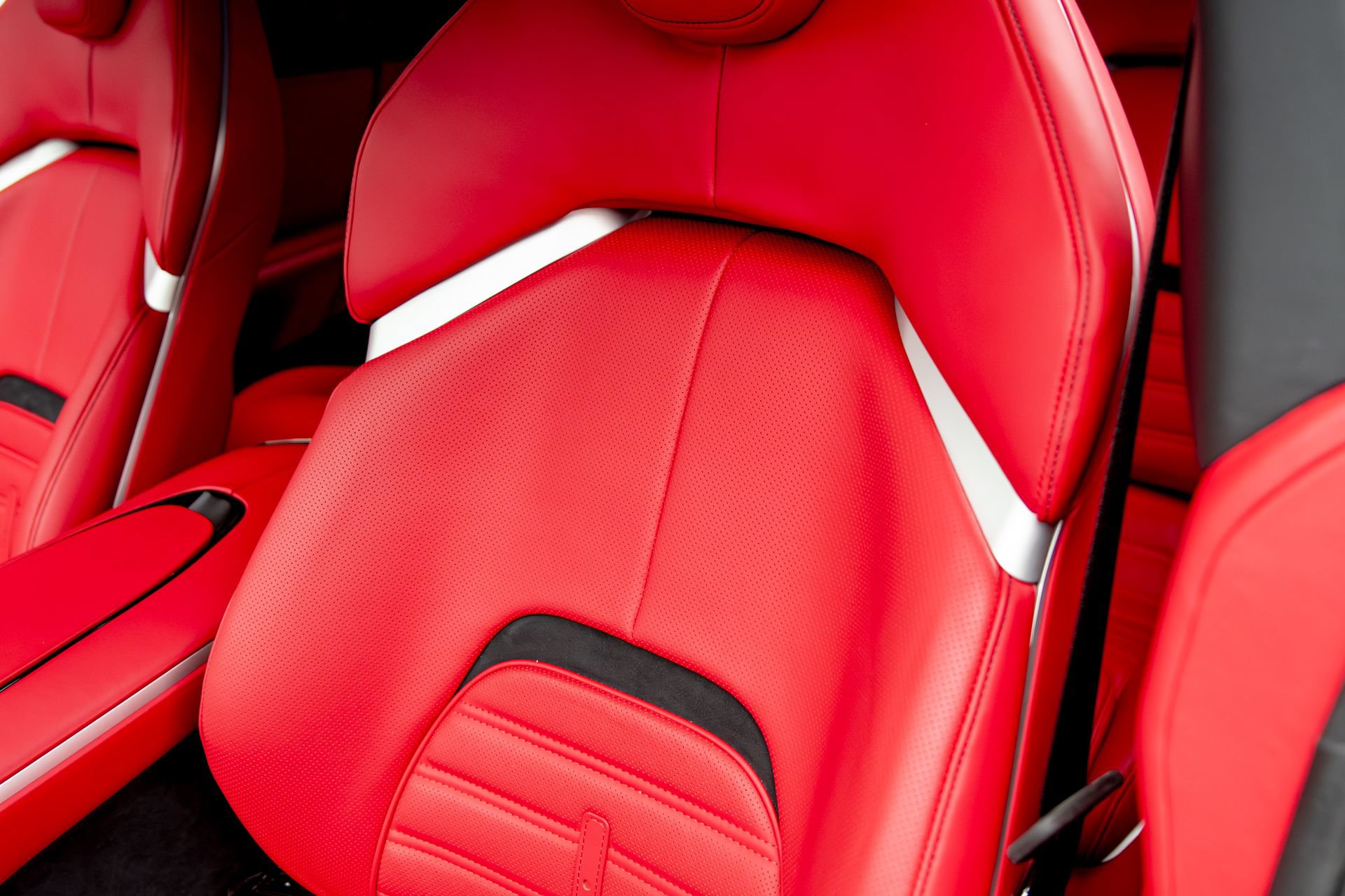 Used 2025 Ferrari Purosangue AWD/4WD image 17
