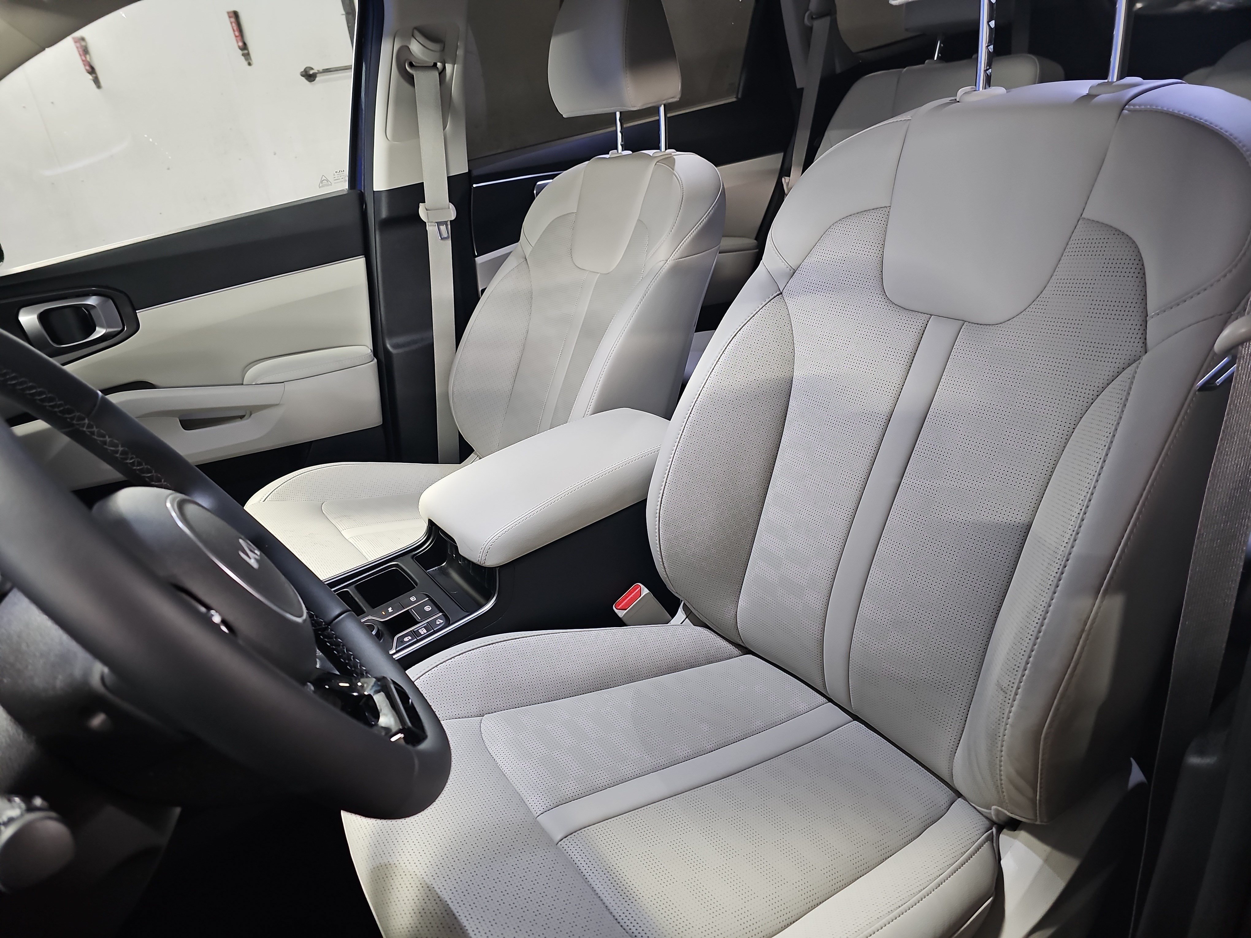 Used 2025 Kia Sorento EX w/ Panoramic Sunroof Package FWD image 15