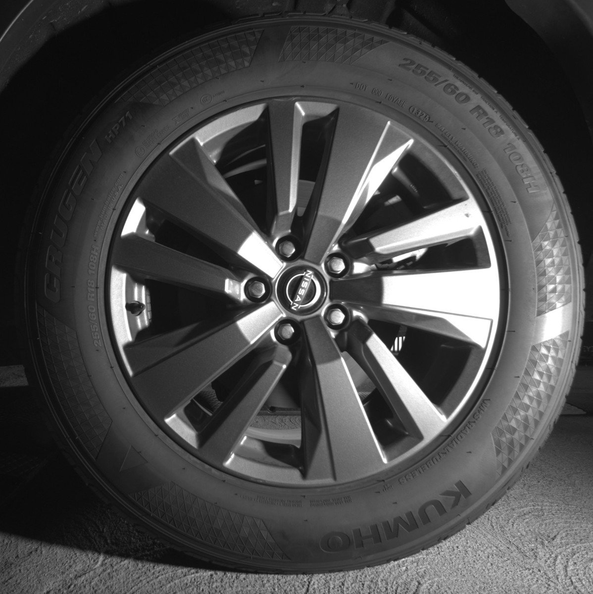 Used 2025 Nissan Pathfinder SV image 14