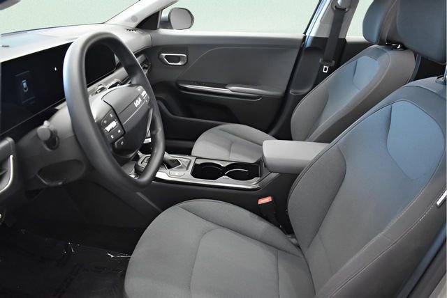Used 2025 Kia K4 image 22