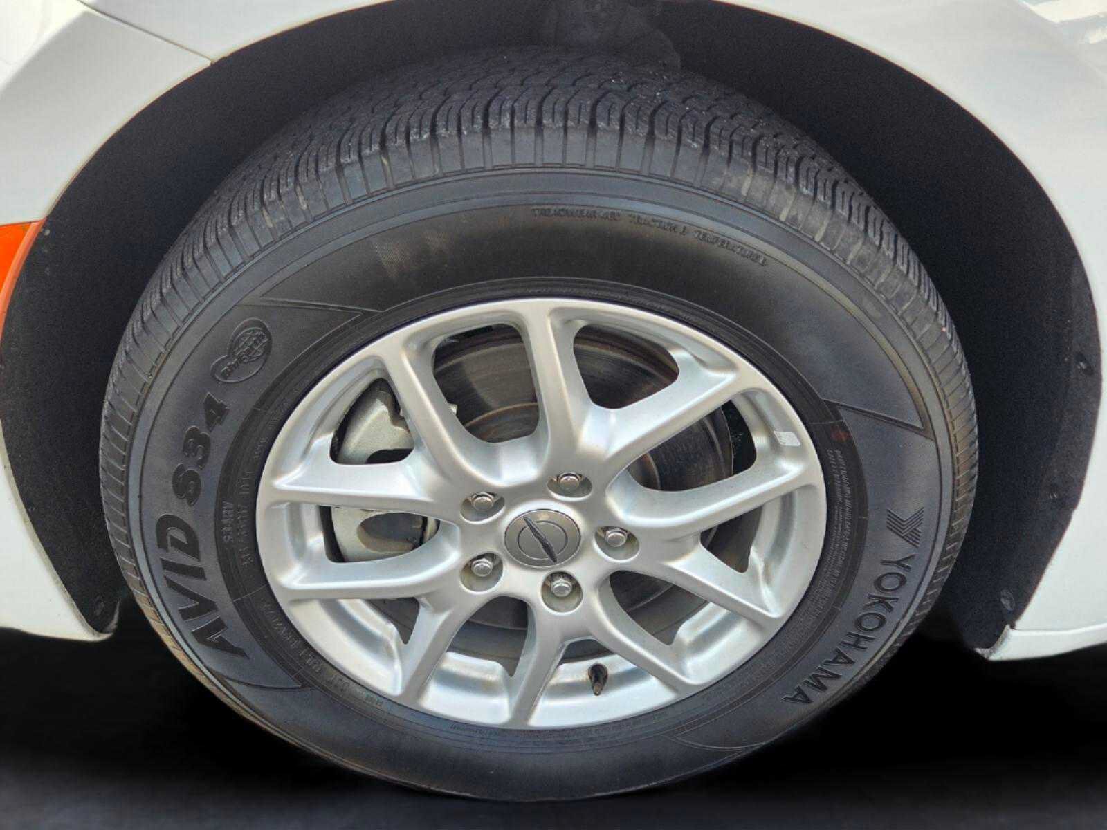 Used 2023 Chrysler Pacifica Touring-L FWD image 16