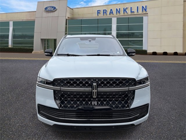 New 2025 Lincoln Navigator Reserve w/ Jet Appearance Package image 2