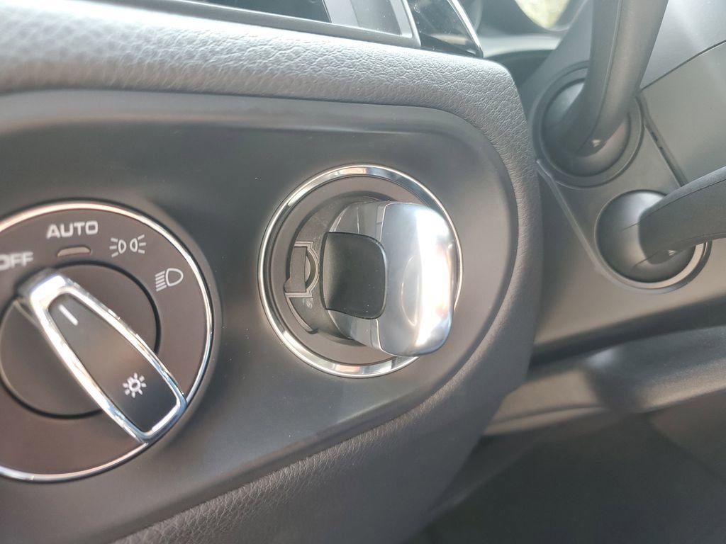 Used 2022 Porsche Macan S image 20