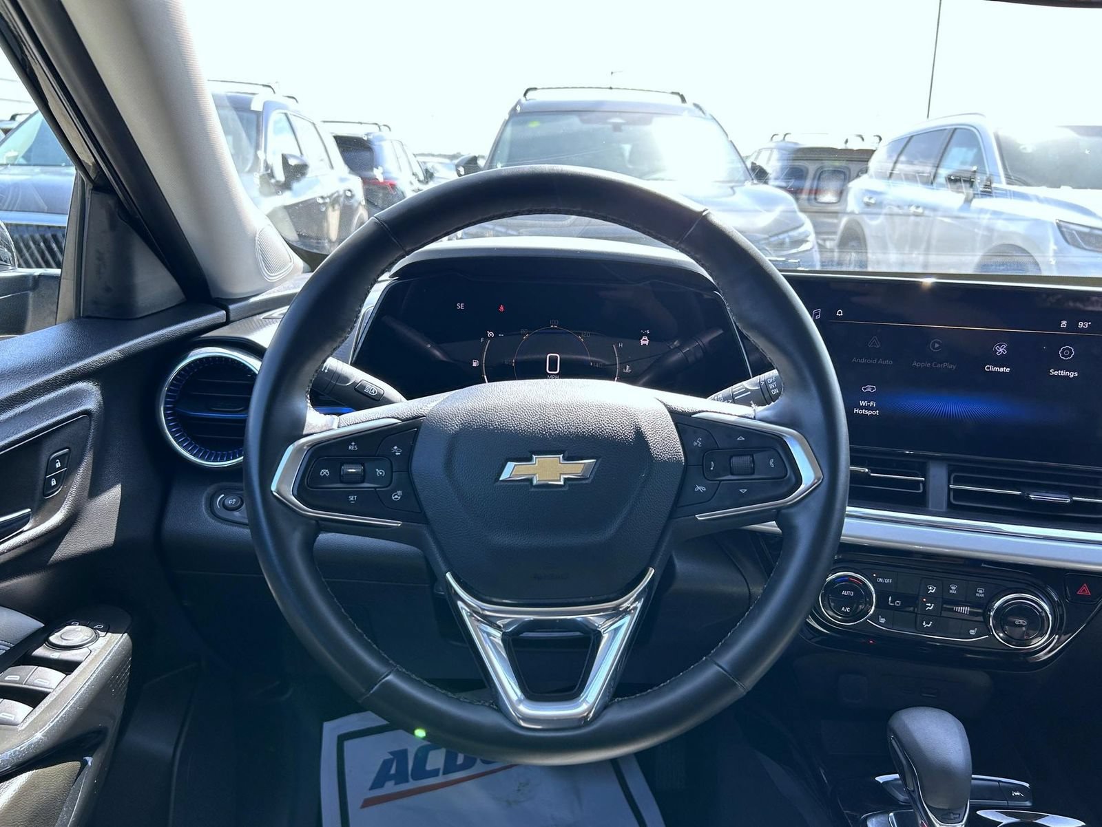 Used 2025 Chevrolet Trax LT w/ LT Convenience Package FWD image 11