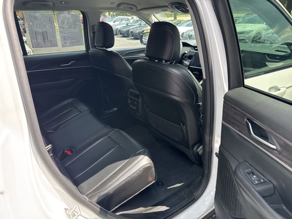 Used 2023 Jeep Grand Cherokee Limited image 52