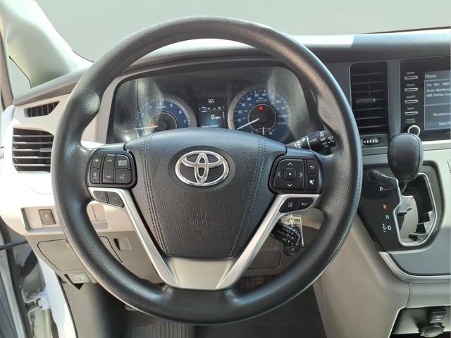 Used 2020 Toyota Sienna L FWD image 15