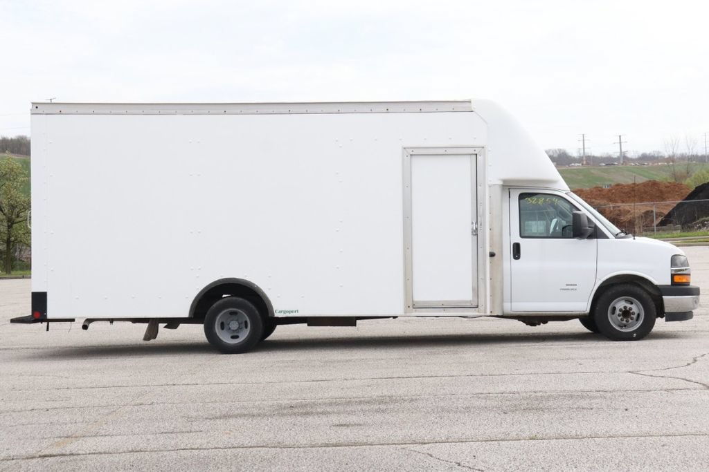 Used 2021 Chevrolet Express 4500 Extended w/ Power Convenience Package RWD image 9
