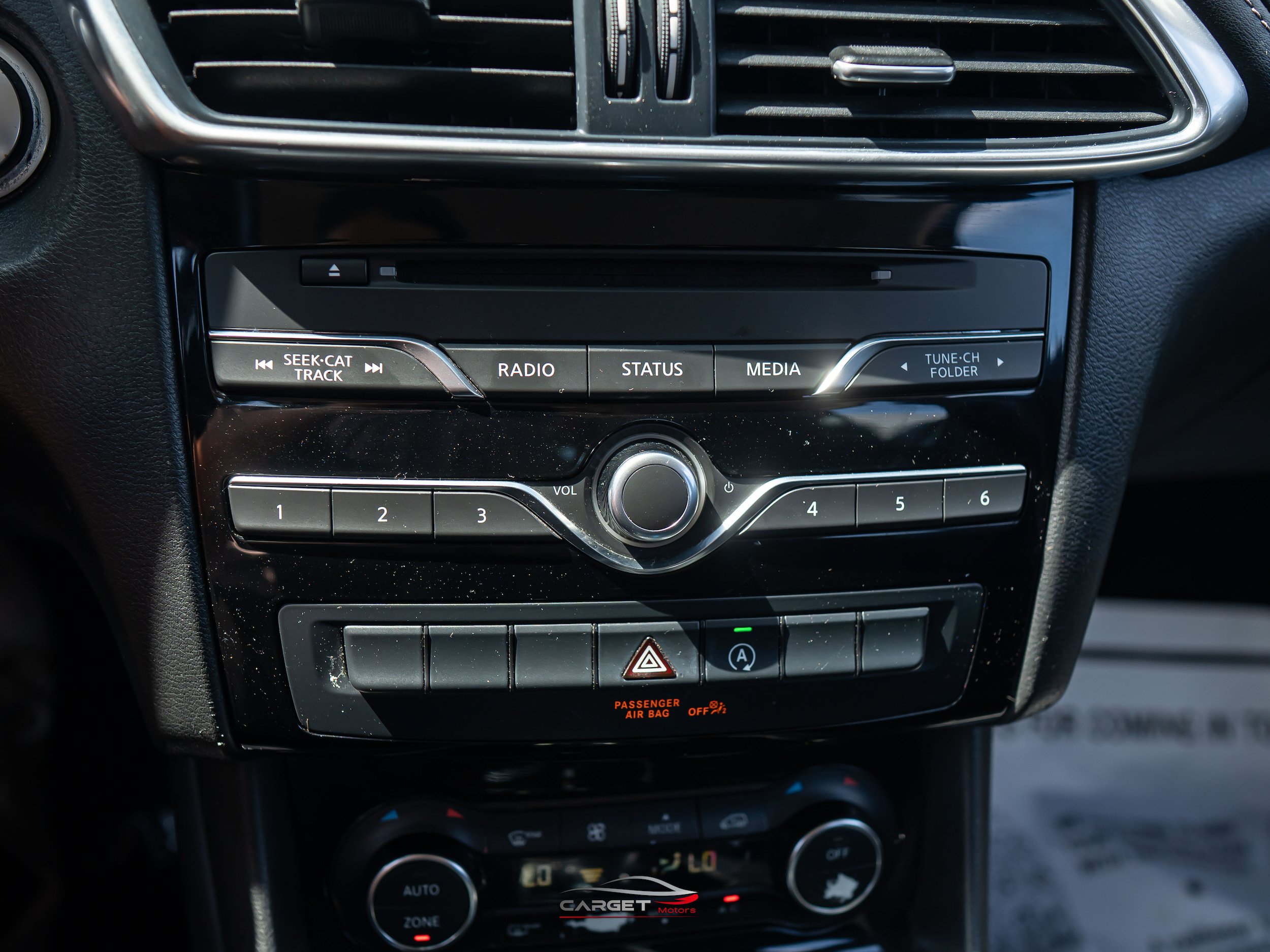 Used 2018 INFINITI QX30 FWD image 26
