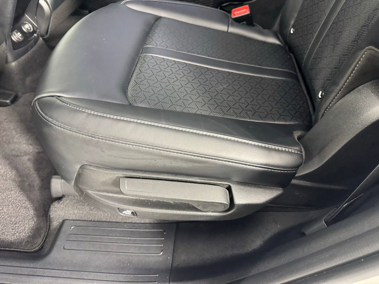 Used 2023 Kia Sorento EX w/ Panoramic Sunroof Package image 21