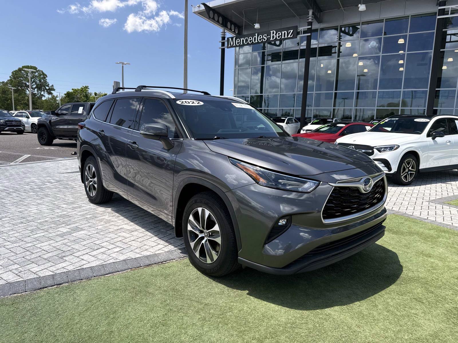Used 2022 Toyota Highlander XLE AWD/4WD image 7