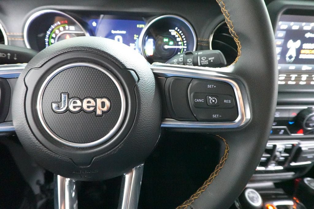 Used 2023 Jeep Wrangler Unlimited Sahara AWD/4WD image 15