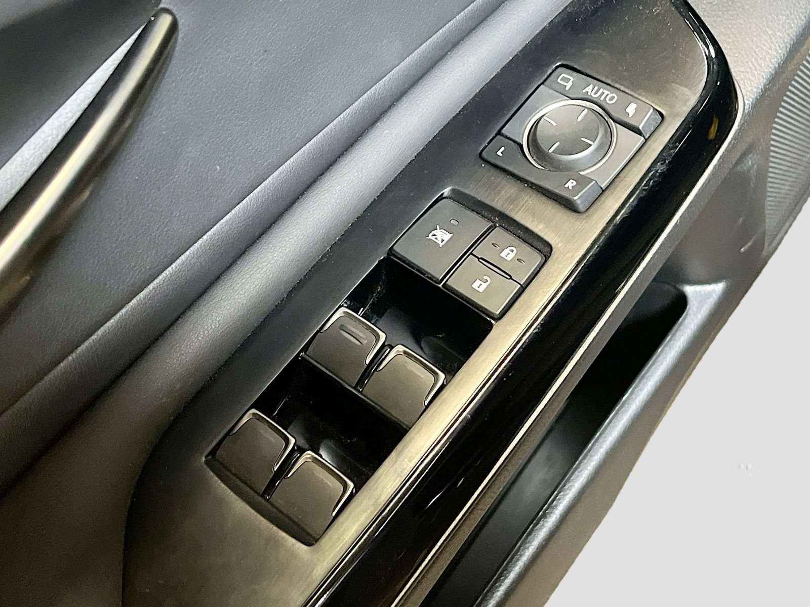 Used 2024 Lexus ES 350 F Sport w/ Accessory Package (Z2) FWD image 18