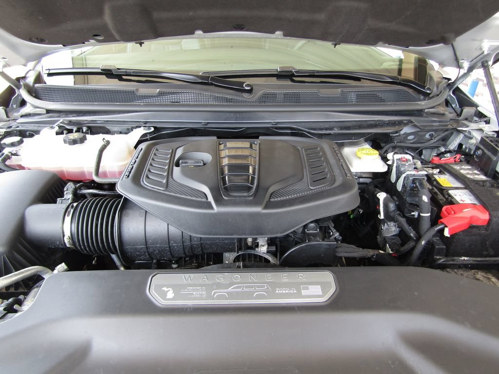 Used 2025 Jeep Wagoneer L Series II AWD/4WD image 35