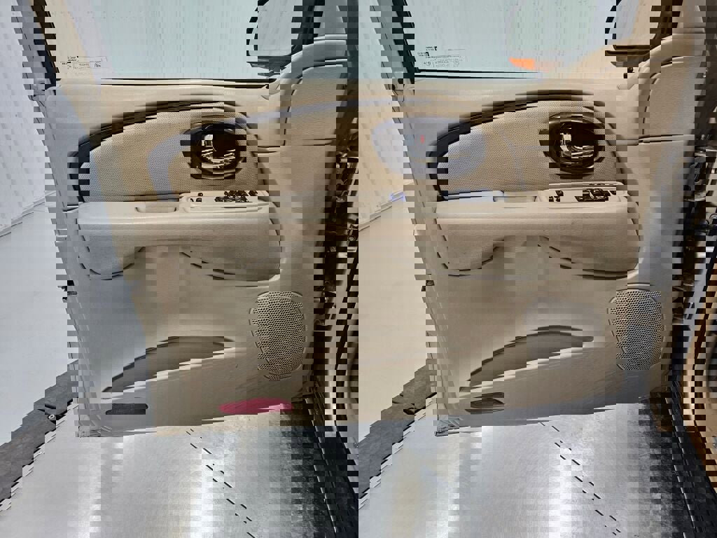 Used 2004 Buick Rainier CXL image 21