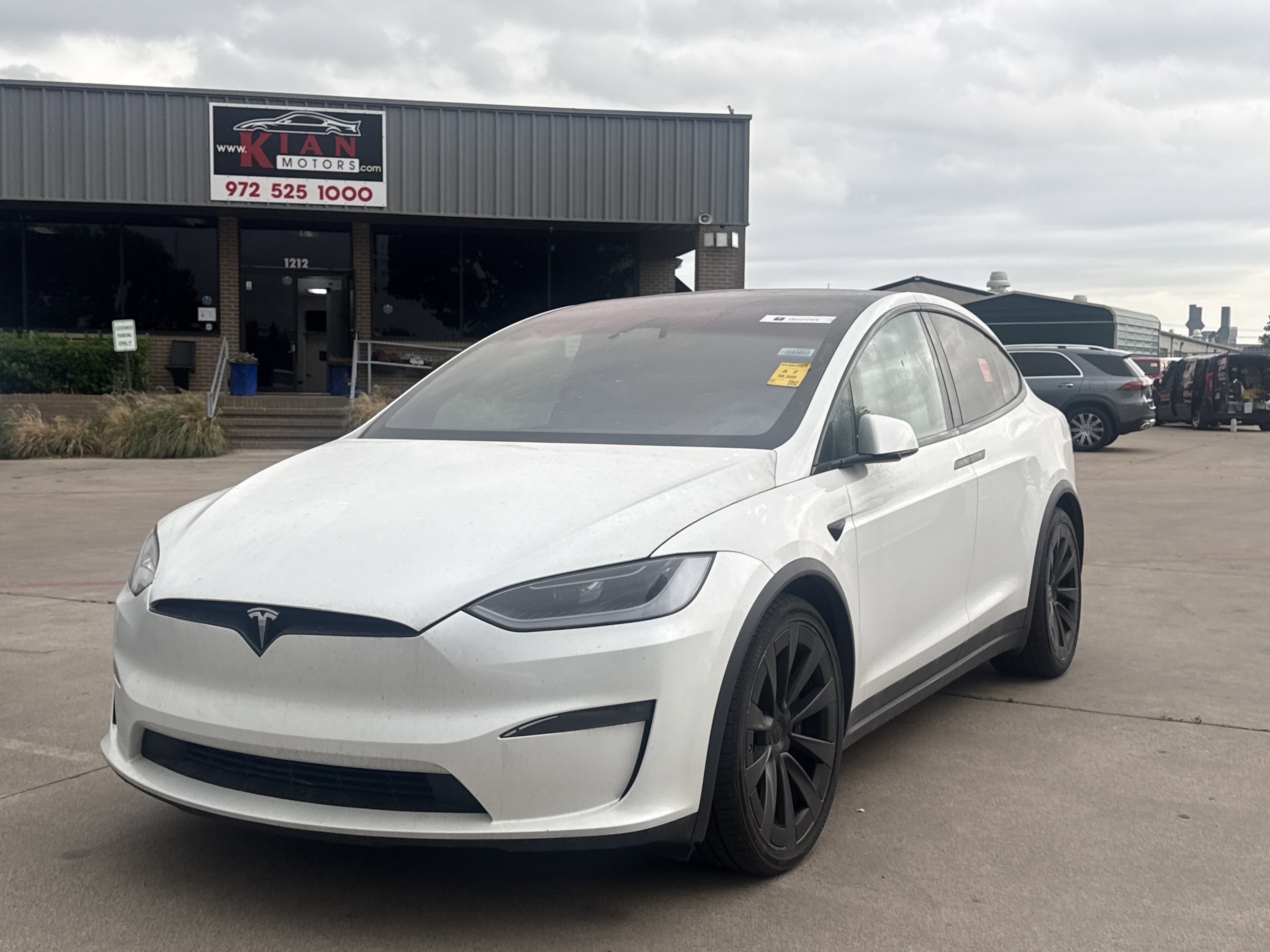 Used 2023 Tesla Model X image 1