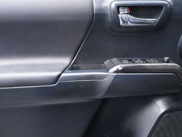 Used 2019 Toyota Tacoma TRD Sport AWD/4WD image 7