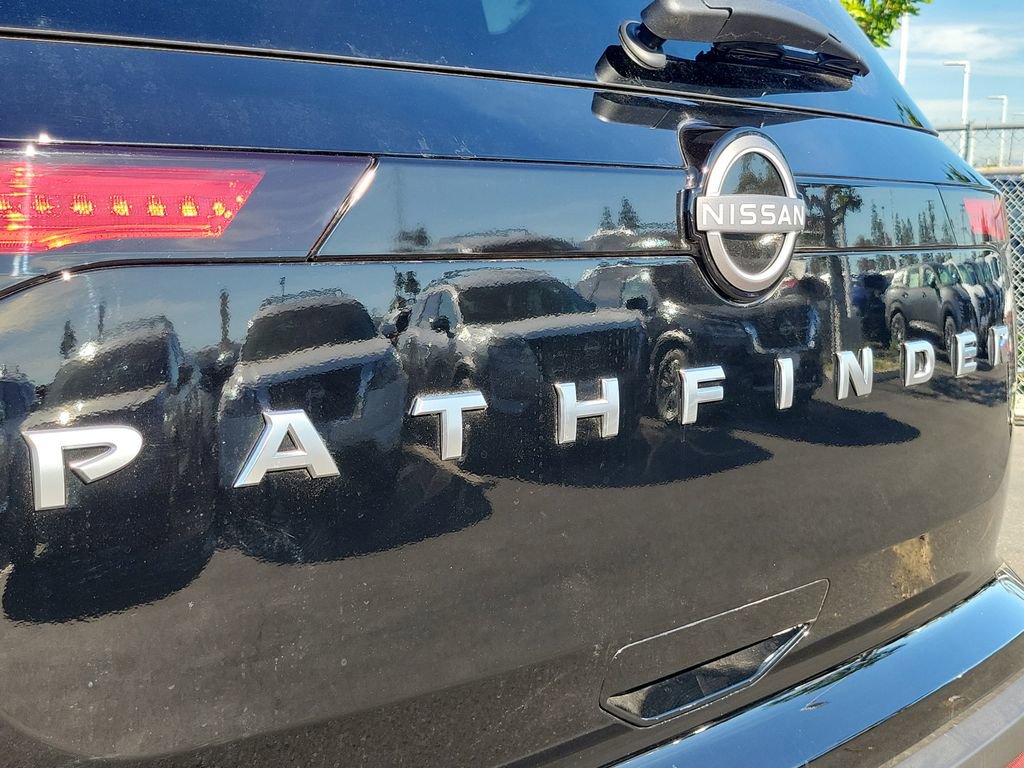New 2025 Nissan Pathfinder SL AWD/4WD image 17