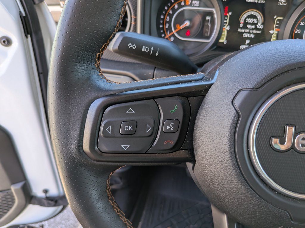 Used 2024 Jeep Gladiator Mojave w/ Technology Group AWD/4WD image 35