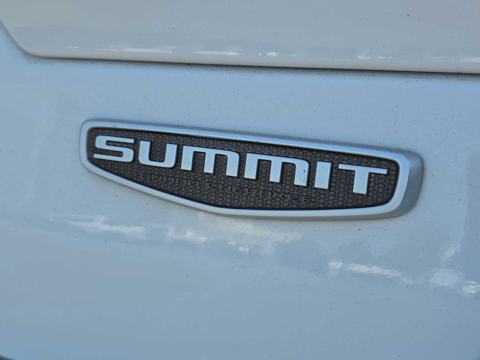 Used 2022 Jeep Grand Cherokee Summit AWD/4WD image 13