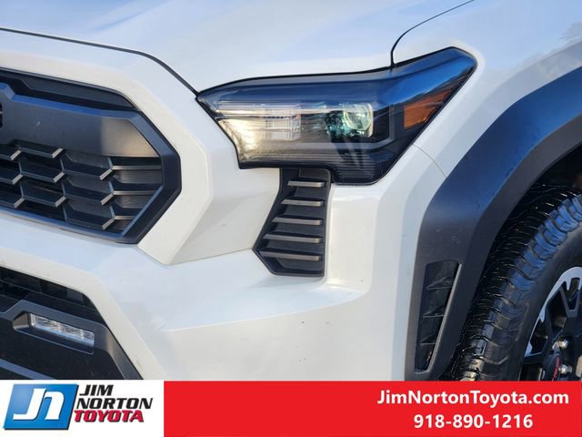 Used 2025 Toyota Tacoma TRD Off-Road image 11