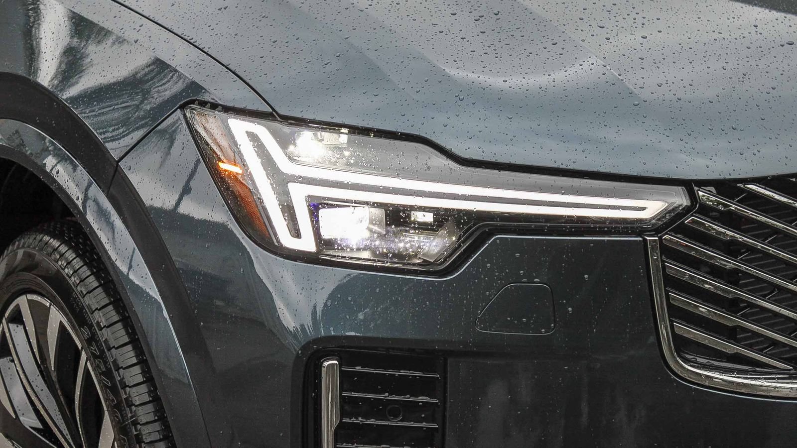 New 2026 Volvo XC90 T8 Plus w/ Protection Package Premier AWD/4WD image 4