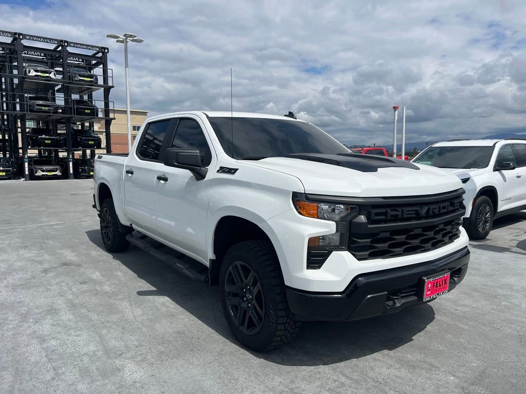Used 2025 Chevrolet Silverado 1500 Custom Trail Boss w/ Dark Appearance Package AWD/4WD image 3